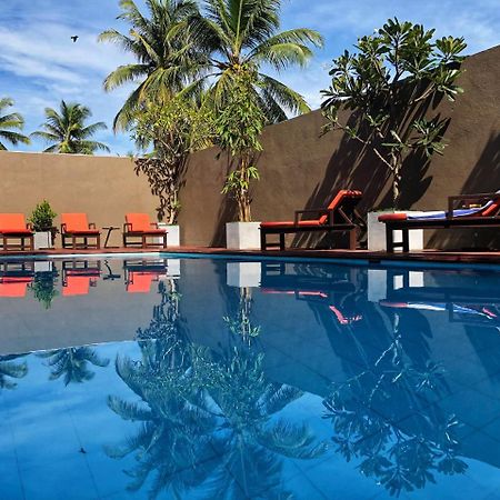 Hotel Waves By Tranquil Negombo Esterno foto