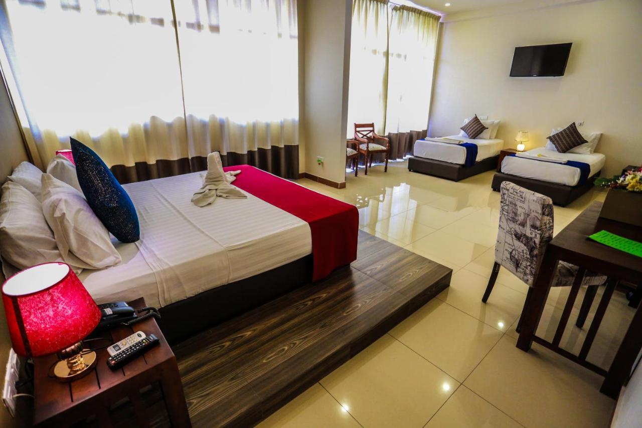 Hotel Waves By Tranquil Negombo Esterno foto