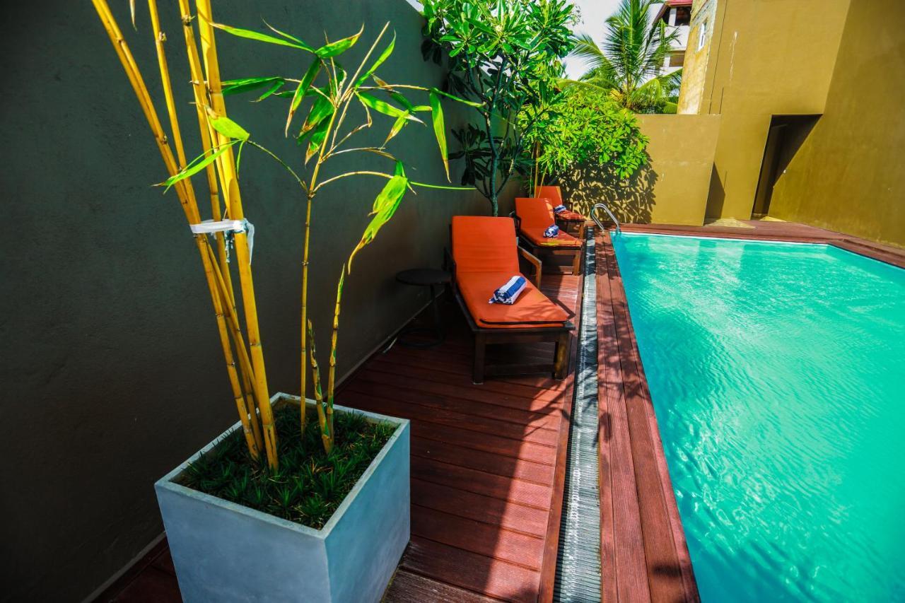 Hotel Waves By Tranquil Negombo Esterno foto
