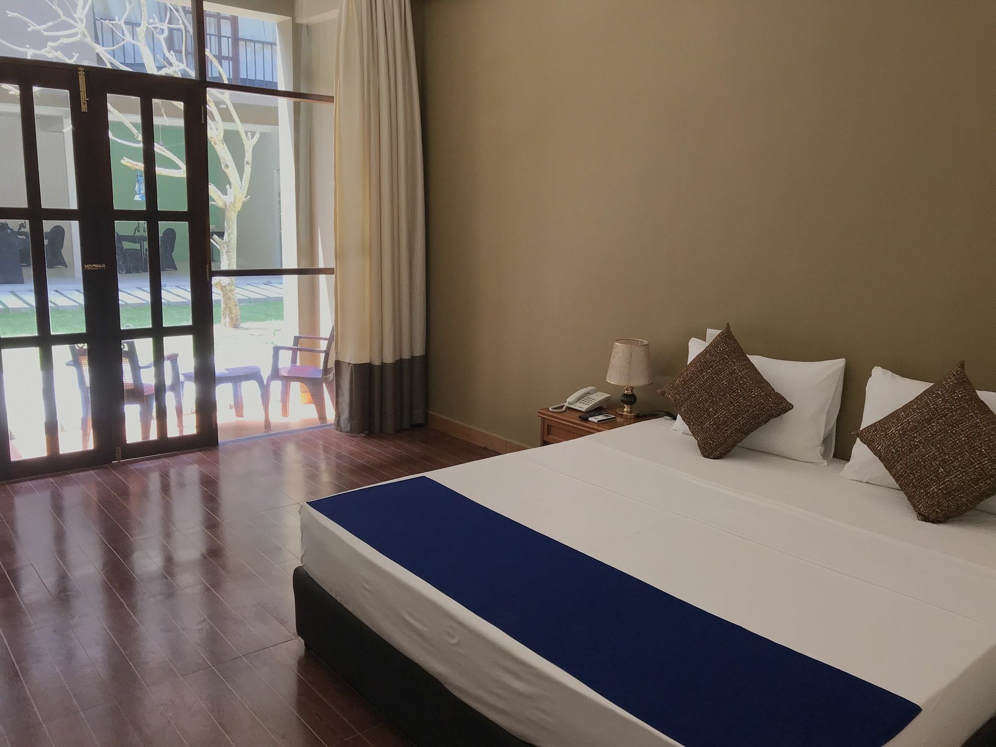 Hotel Waves By Tranquil Negombo Esterno foto