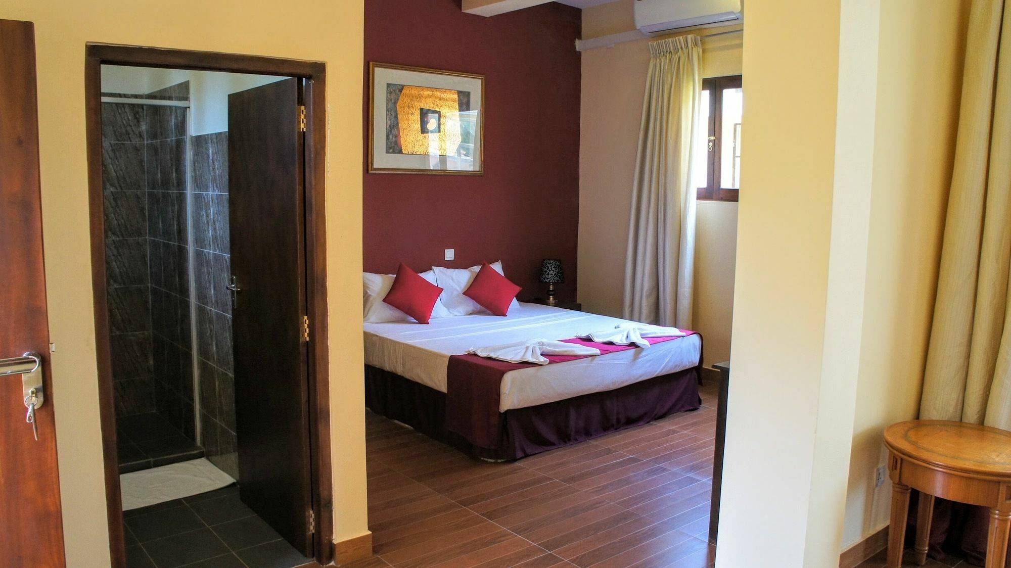 Hotel Waves By Tranquil Negombo Esterno foto