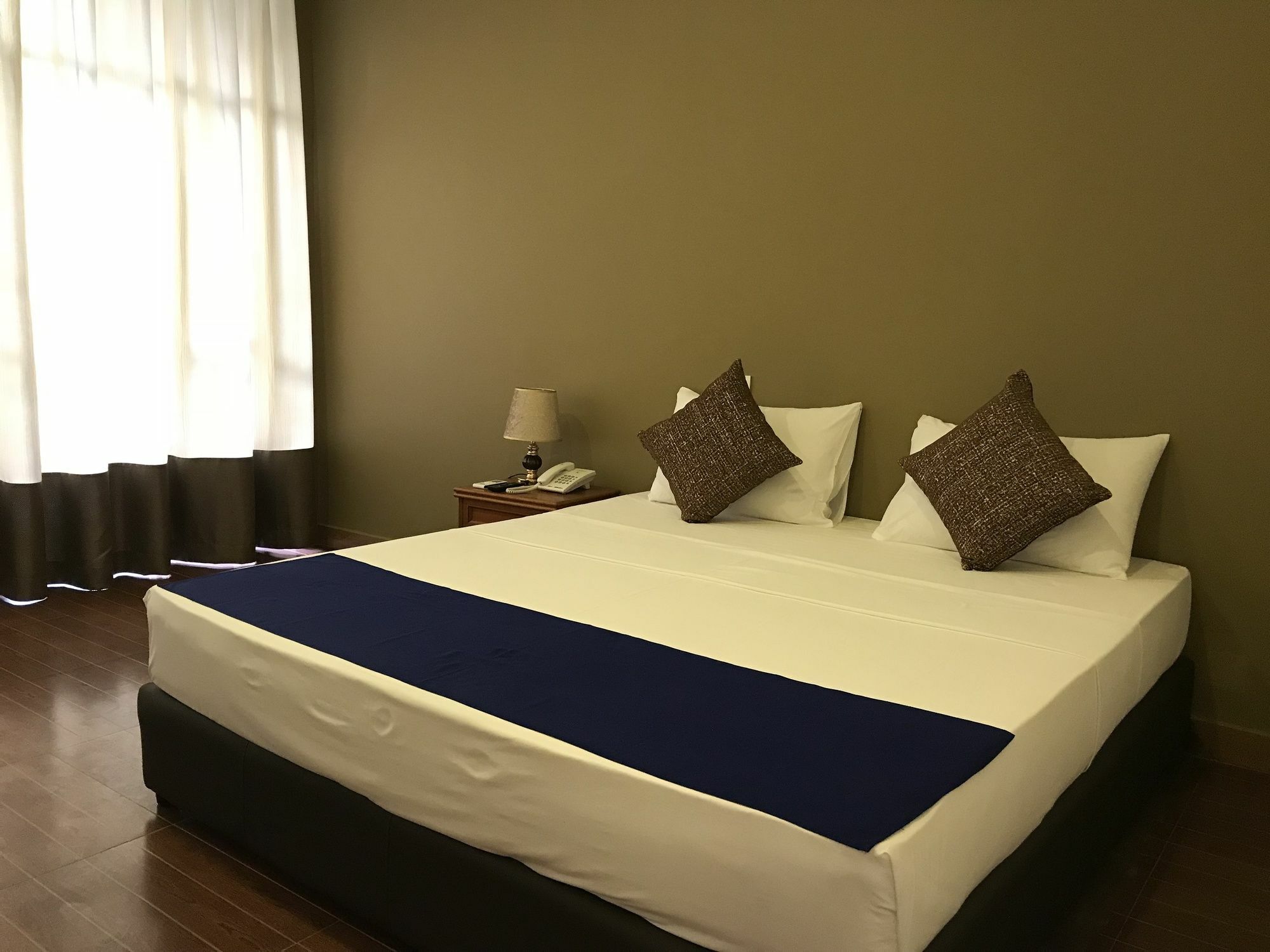 Hotel Waves By Tranquil Negombo Esterno foto