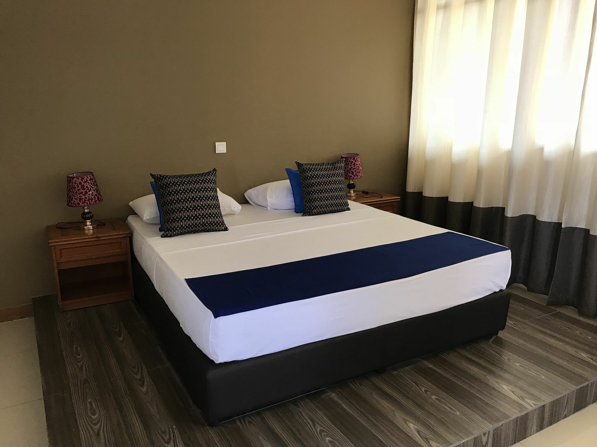 Hotel Waves By Tranquil Negombo Esterno foto