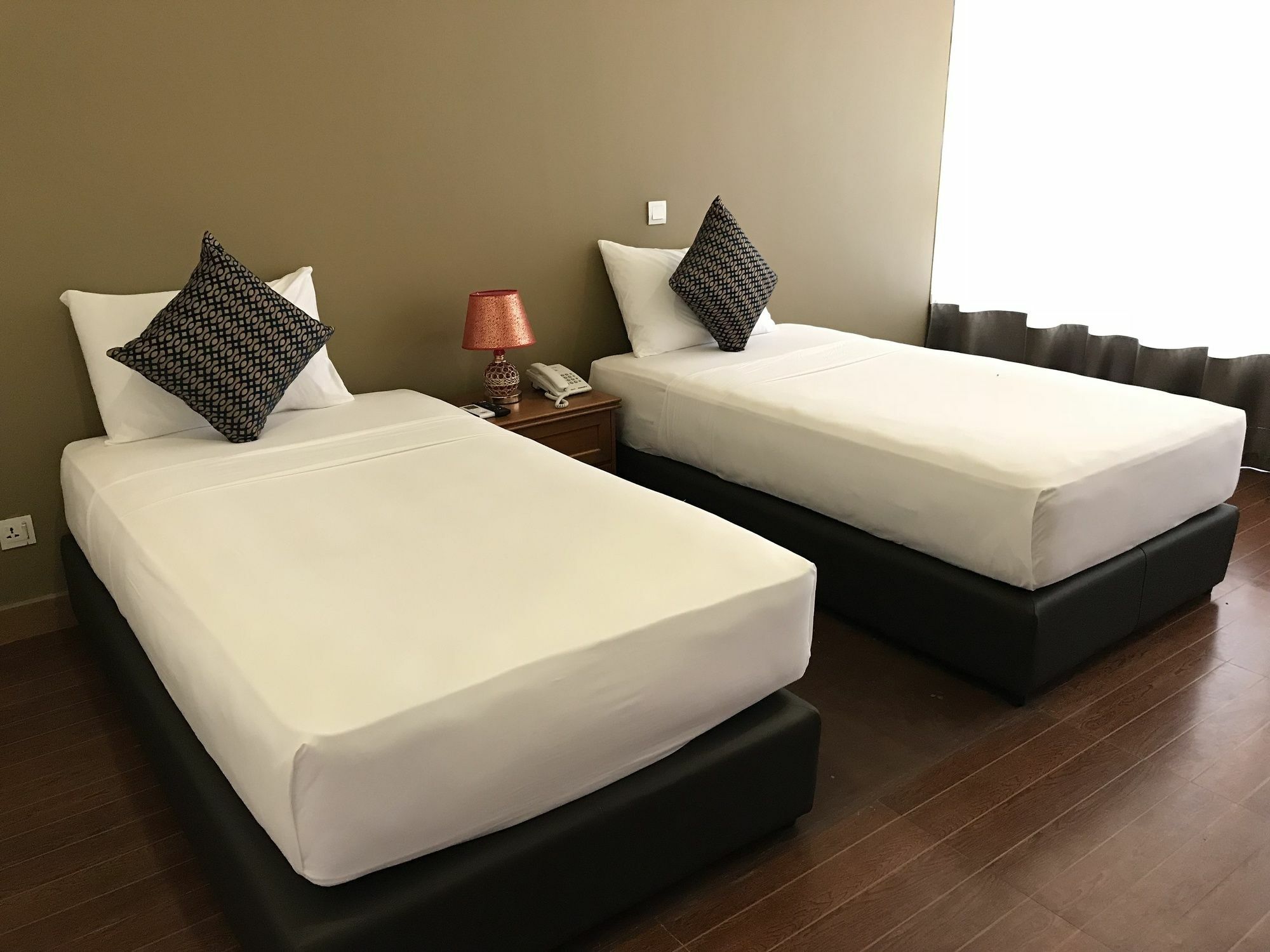 Hotel Waves By Tranquil Negombo Esterno foto